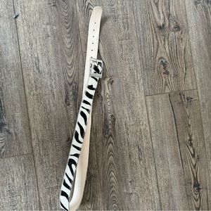 black and white zebra belt not sure what size probably fits most y2k